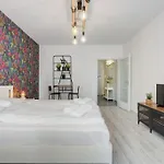 Apartament Luxurious, Intimate Getaway Bp *